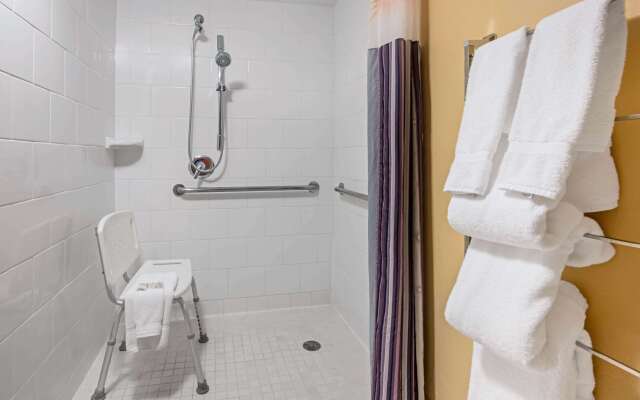 La Quinta Inn & Suites by Wyndham West Palm Beach Airport