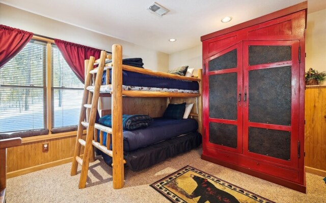 Wildwood Peaks 4 Bedroom Home by RedAwning