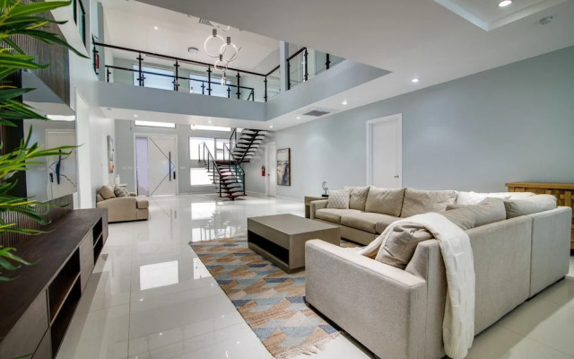 Luxury Oceanfront Villa Fully Staffed Pool Jacuzzi Movie Theatre