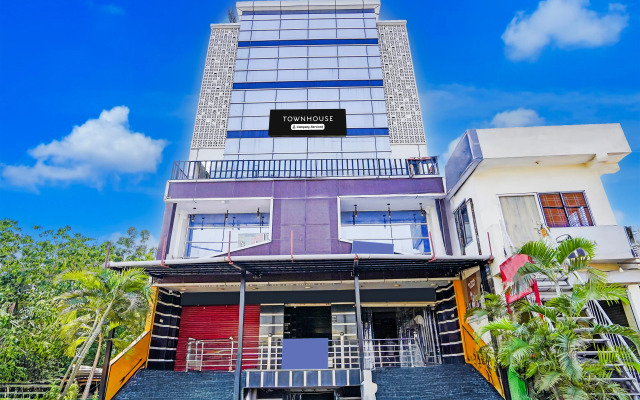 Super Townhouse Zero Mile Gandhi Setu Formerly Classic Court