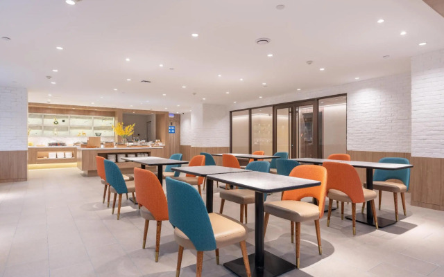 HanTing Hotel (Jinan Yingxiongshan Road Luneng Lingxiu Cheng)