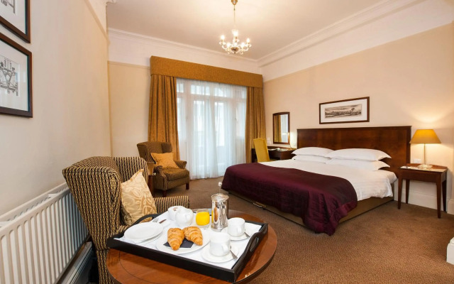 Macdonald Burlington Hotel