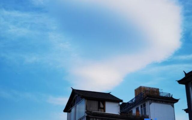 Luoluo Wuchen Lake View Inn