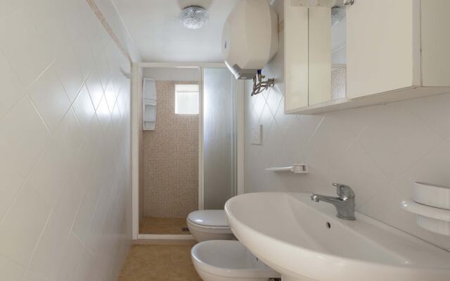 2689 Dalia House by Barbarhouse