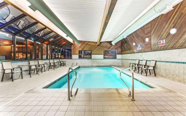 Days Inn & Suites By Wyndham Logan