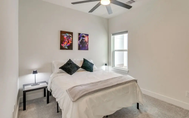 Walkable E Downtown Houston Townhome: Pet-friendly