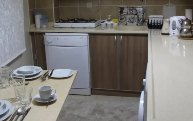 Kinzi House Apart Hotel