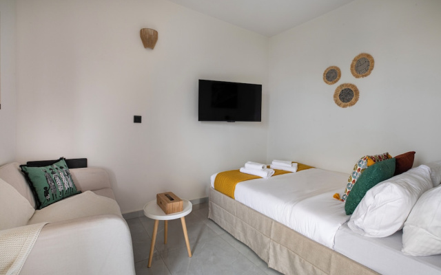 Oraya Chic Studio with Balcony in Athens
