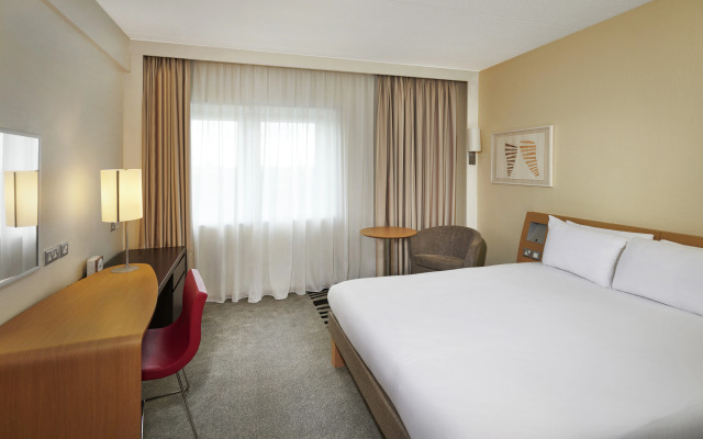 Novotel London West