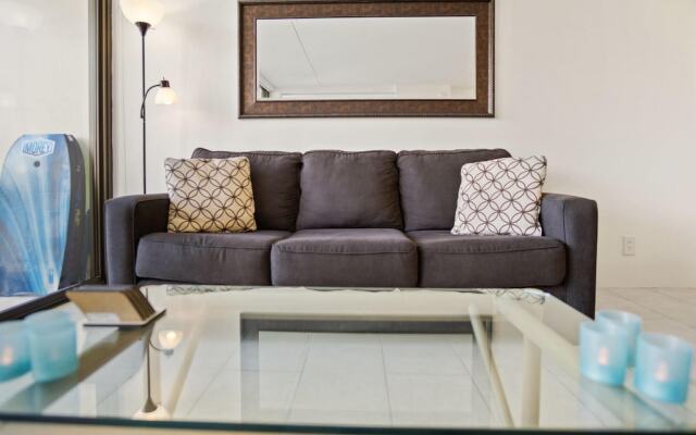 Waikiki Banyan by Darmic