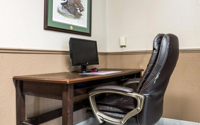 Bison Inn & Suites on University