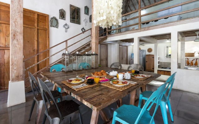 Villa Putih Seminyak