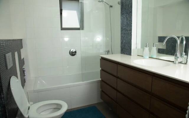 Stylish Chic 2BR Bauhaus Ap Heart of TLV