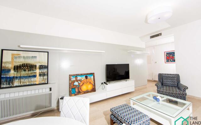 LUXUEUX APT AVEC JARDIN ET GARAGE PRIVéS @ MARSA