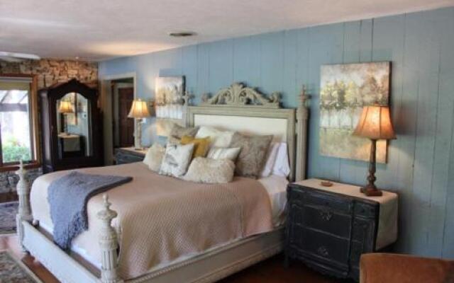 The Inn at White Oak