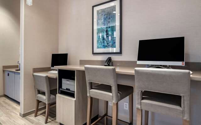 Comfort Suites Grandview - Kansas City