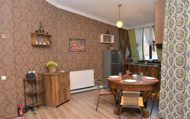 Natia's apartment on Dadiani st.