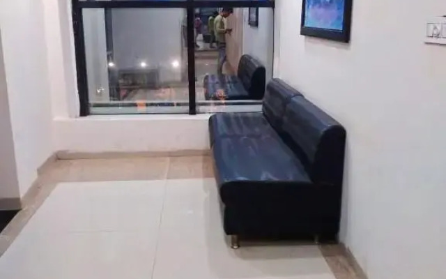 Tirupati Palace Hotel