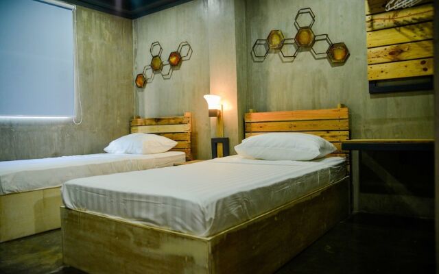 Bhive Hotel