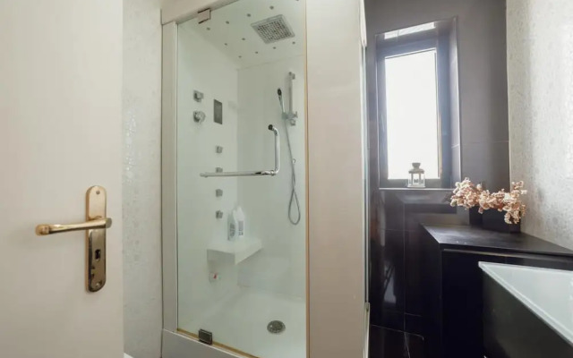 Downtown Grand Tower View by Vacationy