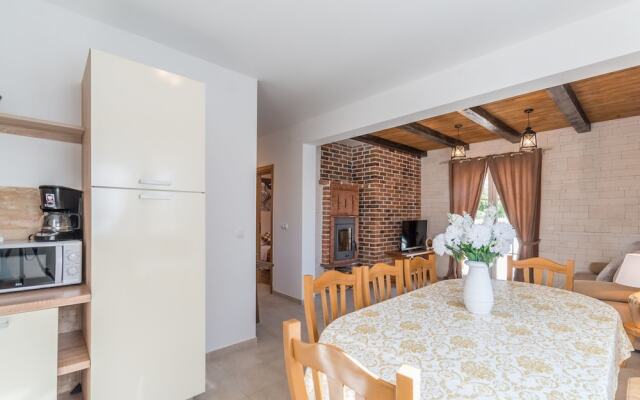 Beautiful Villa in Privlaka With Heated Swimming Pool