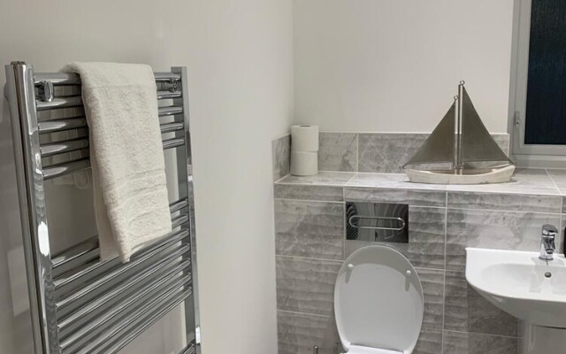 Pristine 3-bed House in Grays