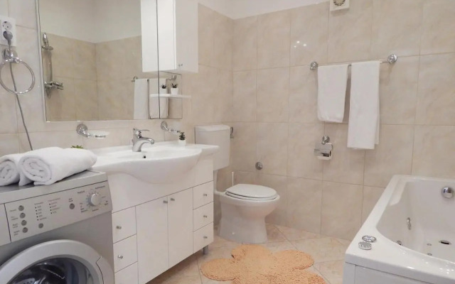 Apartments by the sea Duce, Omis - 946