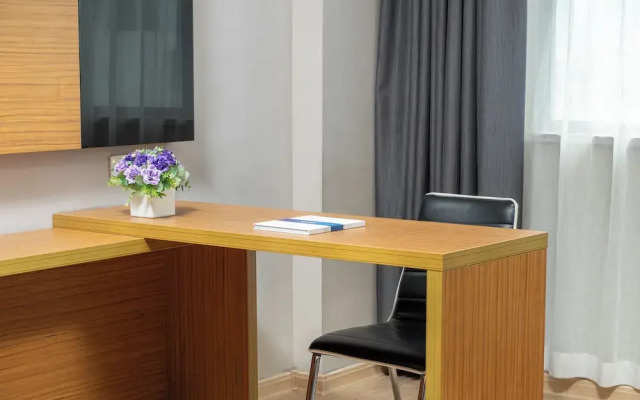 Stay at Guilin Downtown