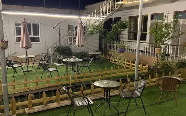 Ten Nine Alleys Inn