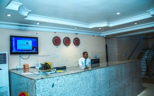 Royal Crest Hotel & Suites