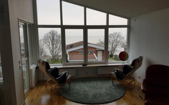 Modern villa i Arild med spektakulär havsutsikt.