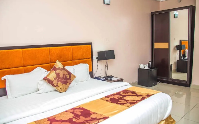 Royal Crest Hotel & Suites