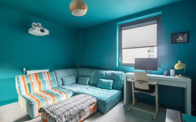 Stylish 2BD With Views of the River Lea