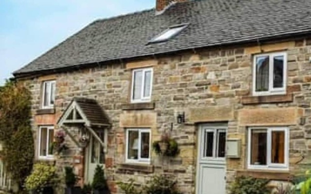 Cosy & Spacious Cottage in Scenic Village With Pub