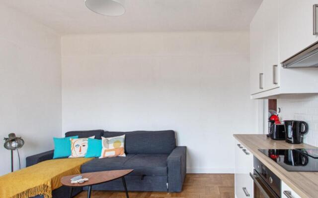 Modern and bright flat in a calm street close to Nice station - Welkeys