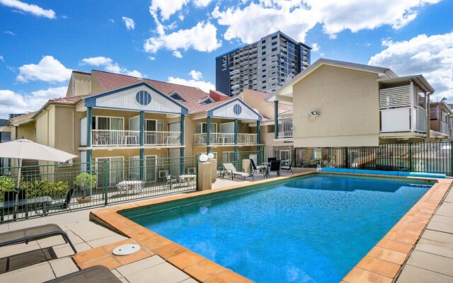 Toowong Inn & Suites