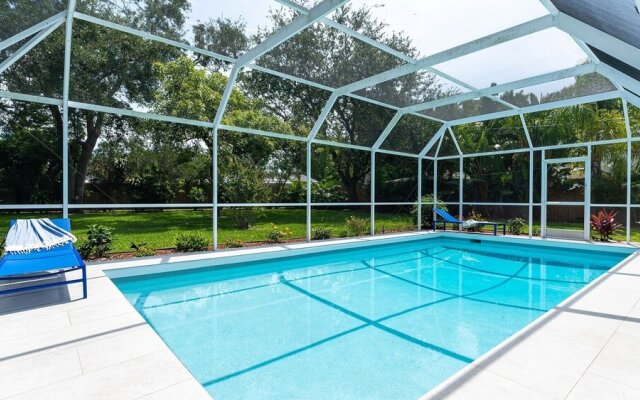 New Listing Fully Renovated 3 Bedroom Pool Home Minutes from Local Beaches 3 Home by RedAwning