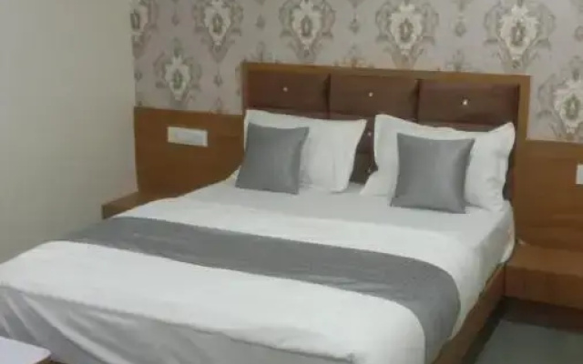 Hotel S G, Vadodara