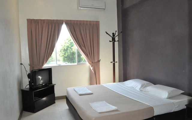 OYO 497 EQ Ferringhi Hotel