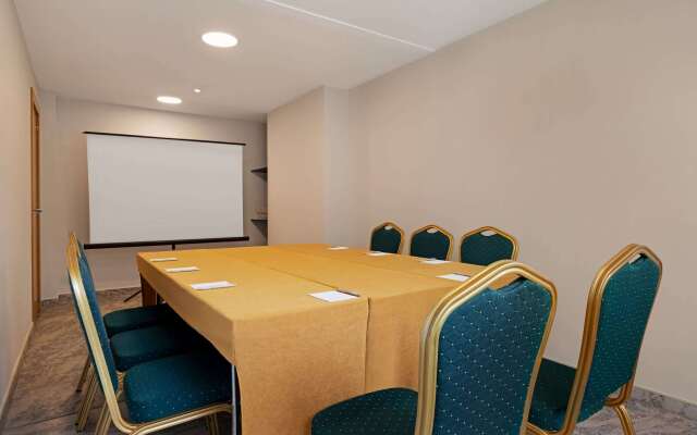 Ramada by Wyndham Valencia Almussafes