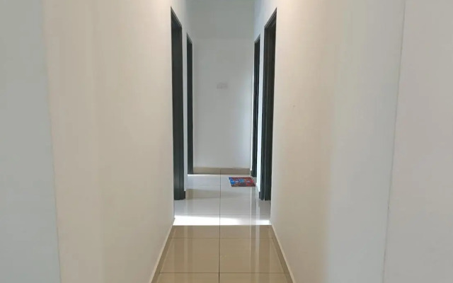 8pax Mount austin Midori Green homestay