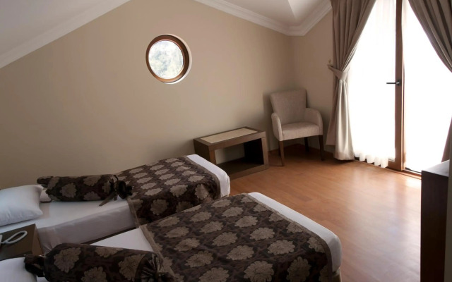Hotel Pine Valley