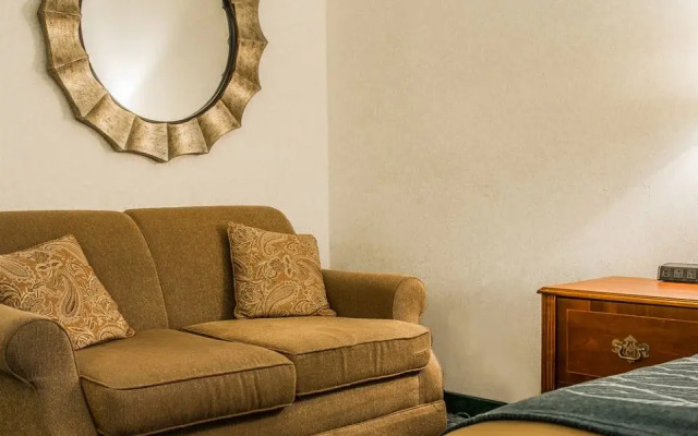 Dunes Express Inn & Suites