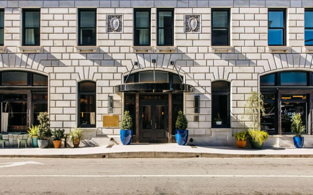 The Drayton Hotel Savannah, Curio Collection by Hilton