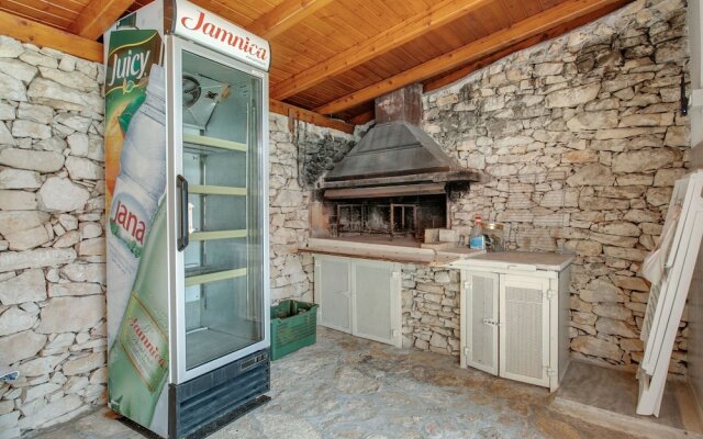 Spacious Holiday Home in Seget Vranjica With Garden