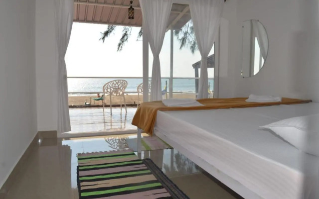 Funtastic Beach Huts Patnem