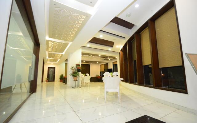 Crimson Park Shripriya Hotel