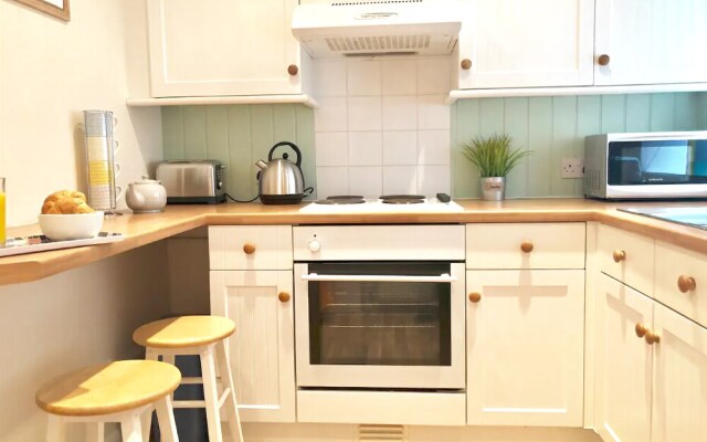 Lux Blu - Kenwyn Studio Apartment