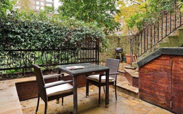 Spacious & Tasteful 4-bed House in Holland Park