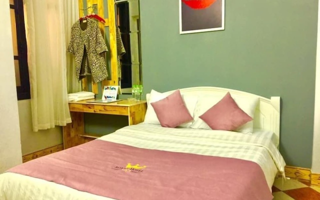 Royal House – Guest Rooms – Hanoi